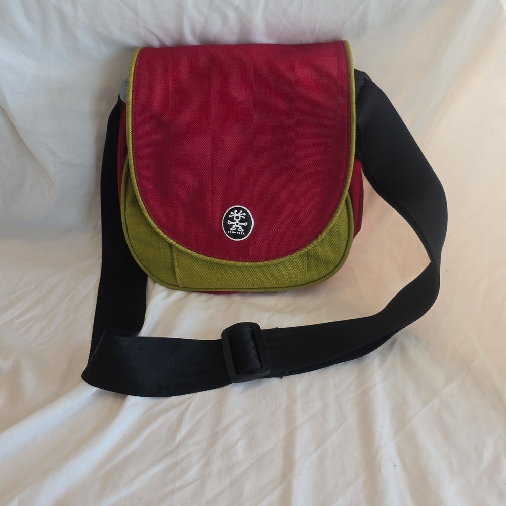 Crumpler Aggott Two Tone Red/green Messenger Camera Bag Satchel Crossbody